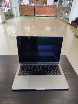 MacBook Pro 13 2017 i5 8/256Gb Seminuevo