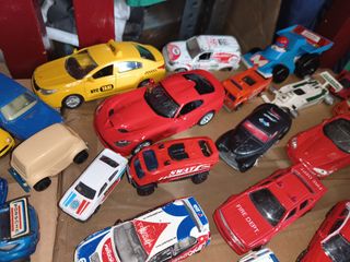Lote 70 coches juguete años 80 90