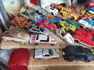 Lote 70 coches juguete años 80 90