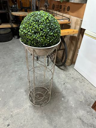 Tiesto decorativo con planta artificial