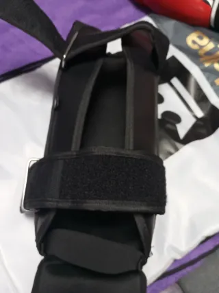 Guantes y espinilleras Kickboxing Buddha