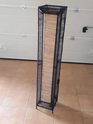 Lámpara de pie de bambú y mimbre