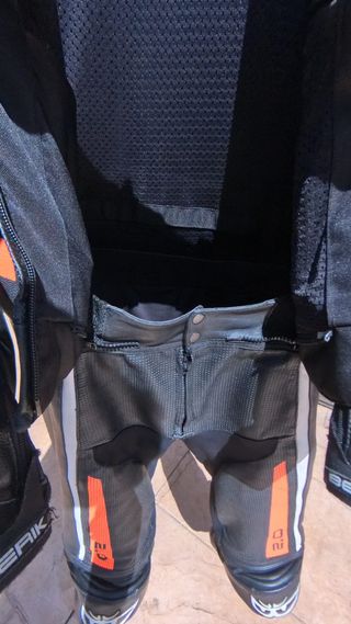 Mono de cuero para moto Berik talla 52