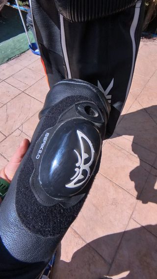 Mono de cuero para moto Berik talla 52