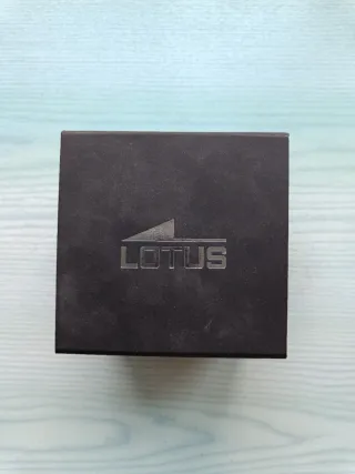 Reloj Lotus Minimalista cara Verde