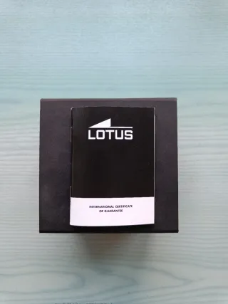 Reloj Lotus Minimalista cara Verde