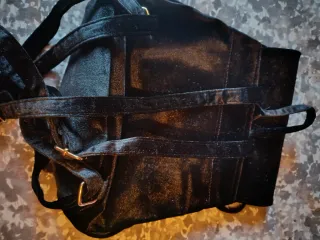 Mochila terciopelo flores bordadas