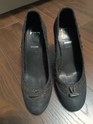 Zapatos de tacón Pirelli negros y grises