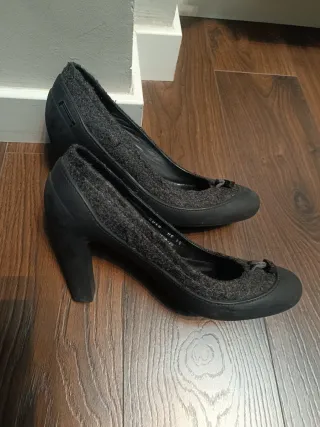 Zapatos de tacón Pirelli negros y grises