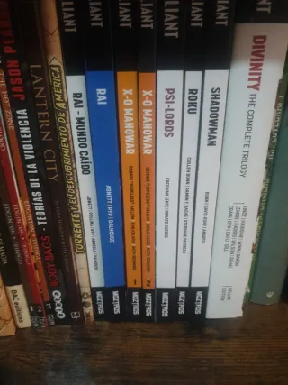 Varios comics de Valiant