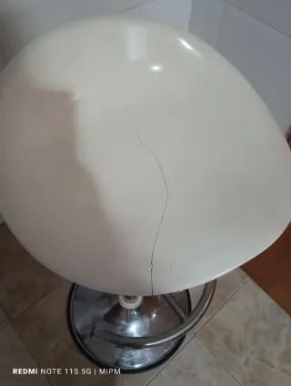 Taburete Bar Elevable Blanco y Plateado