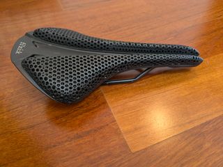 Sillin FIZIK VERSUS EVO ADAPTATIVE 149MM