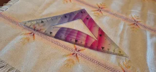 Regla triangular elástica multicolor