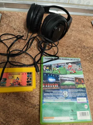 Lote JVC Auriculares y Videojuegos Xbox 360 Cartuc