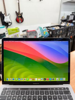 MacBook Pro 2020 13” i5 8GB RAM 256GB SSD