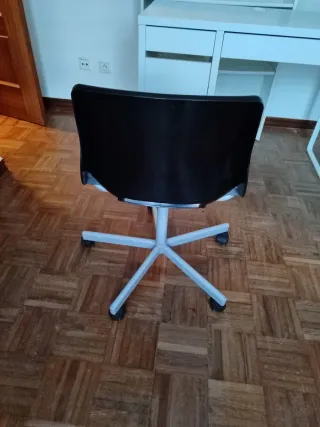Silla giratoria Ikea SNILLE negra