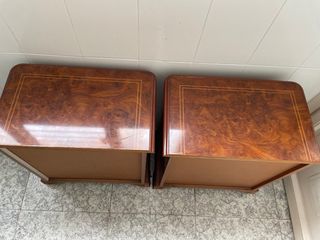 Mesitas de noche de madera con cajones