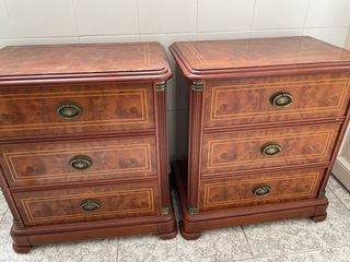Mesitas de noche de madera con cajones