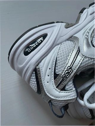 New Balance 530 Talla 36 Plata/Blanco