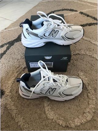 New Balance 530 Talla 41.5 Plata/Blanco