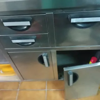 Mesa de acero inoxidable para cafetería