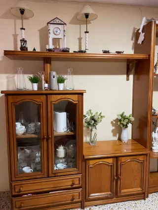 Estantería grande de madera