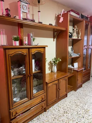 Estantería grande de madera