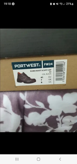 Botas de seguridad Portwest negras y naranjas