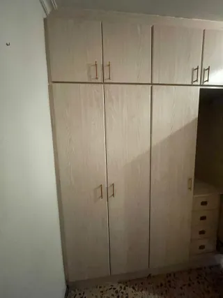 Armario puertas decapé arena