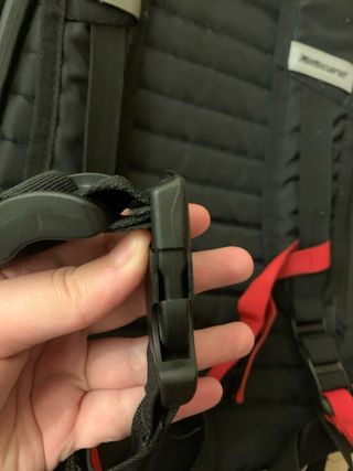 Mochila Motocard diseño carbono y rojo