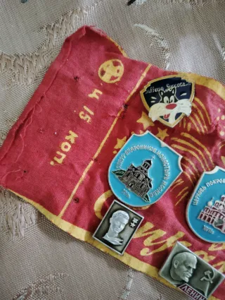 Lote de pines soviéticos de Moscú