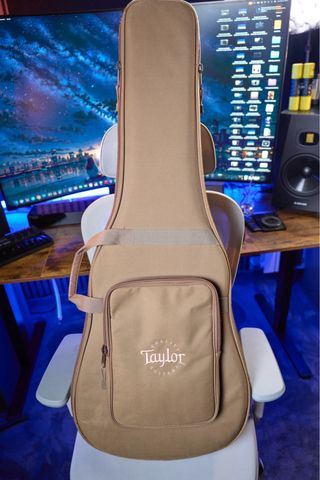 Guitarra Taylor 214CE Plus Grand Auditorium