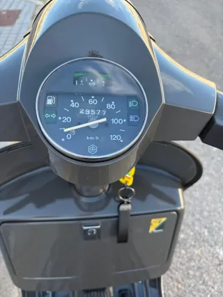 Vespa PX200 Iris Gris