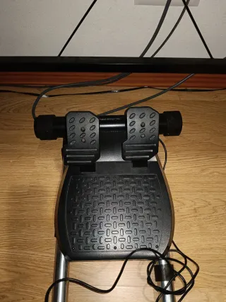 Volante Thrustmaster T150 + Soporte pc ps5 ps4 ps3