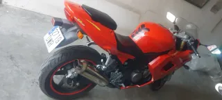 Hyosung GT 125 R Roja Deportiva