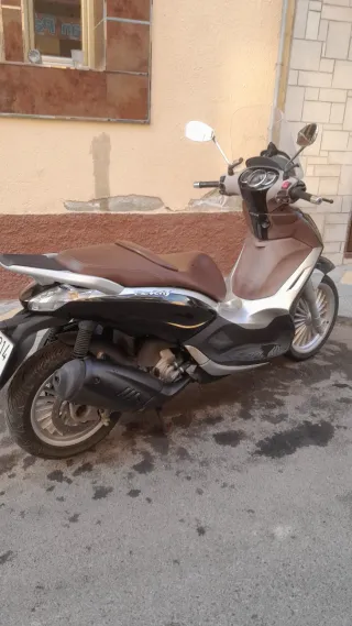 Piaggio Beverly 300