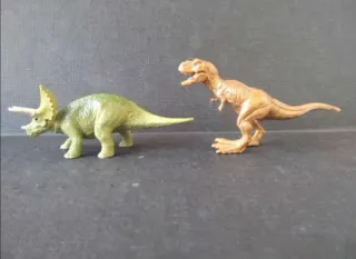Lote 4 dinosaurios Jurassic World PVC