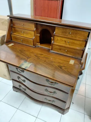Escritorio antiguo de madera