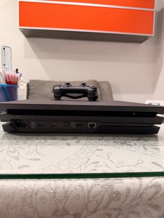 Consola PS4 Pro + 6 Juegos + Mando