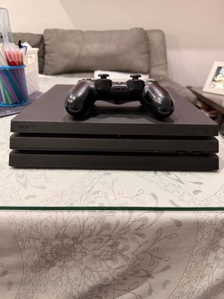 Consola PS4 Pro + 6 Juegos + Mando