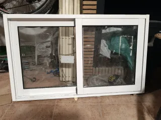 Ventana corredera blanca