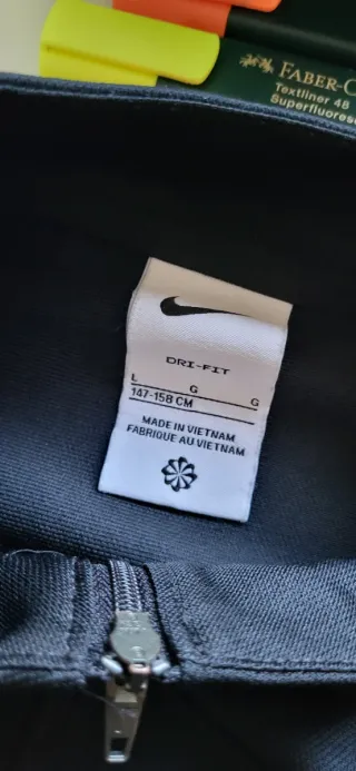 Chándal Nike Negro y Blanco para niño.