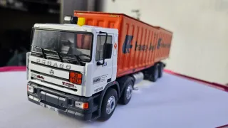 Camion Pegaso + coche Policia