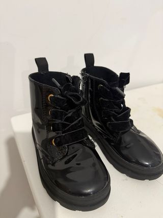 Botas infantiles charol negras talla 24