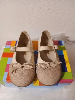 Zapatitos niña beige T.23