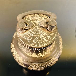 Conjunto de dos jarras indias especiales de cobre