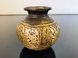 Conjunto de dos jarras indias especiales de cobre