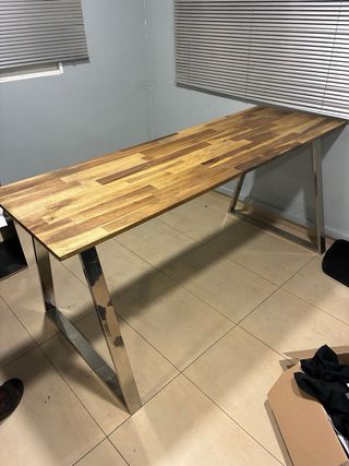 Mesa Escritorio Madera y con patas de inoxidable