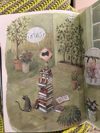 LA MONTAÑA DE LIBROS MAS ALTA DEL MUNDO (Spanis...