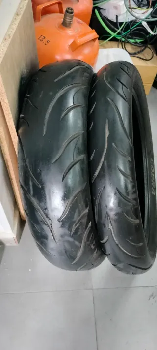 Neumáticos T y D Avon Cobra